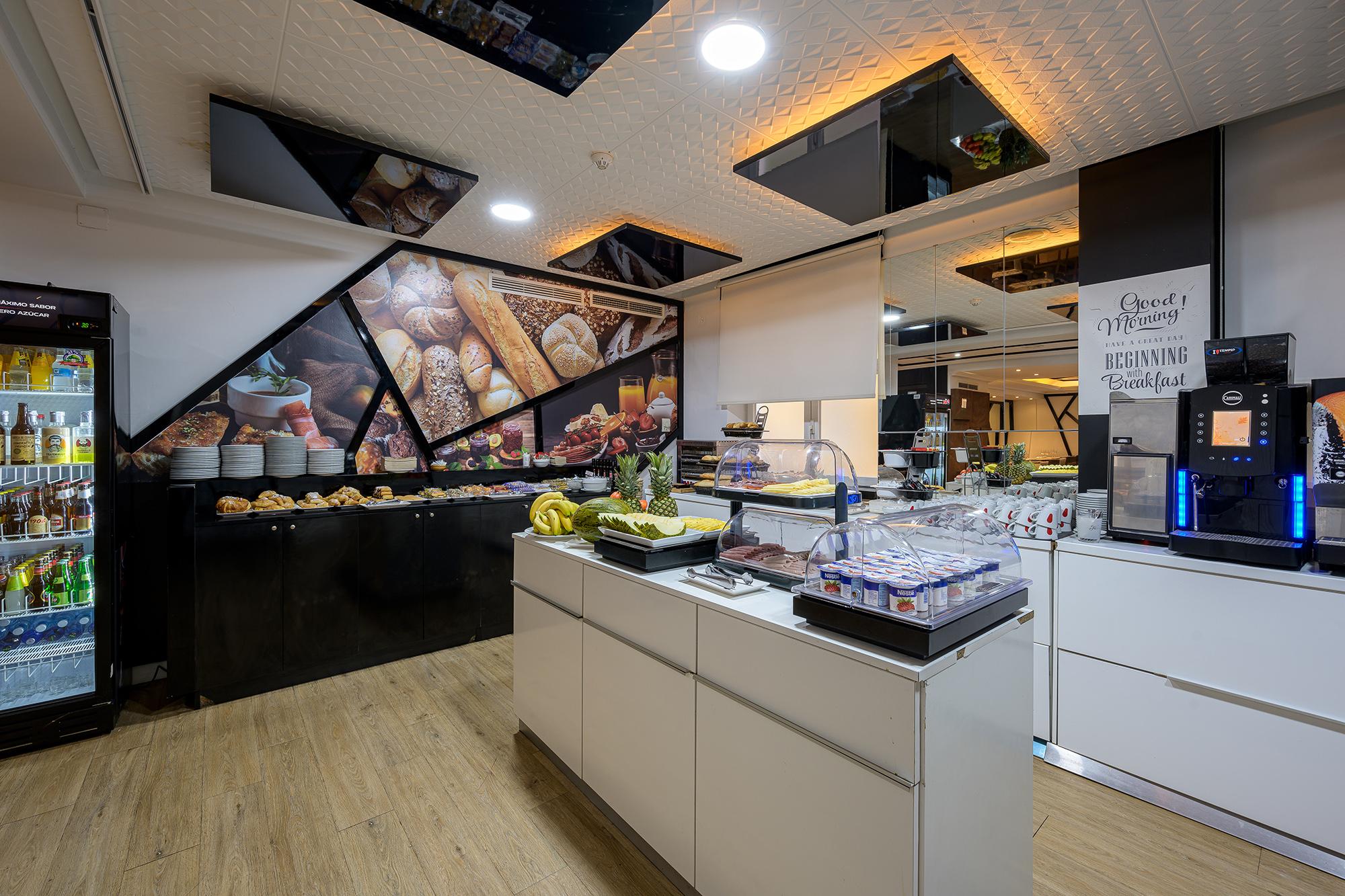 Neomagna Madrid Hotel Kültér fotó