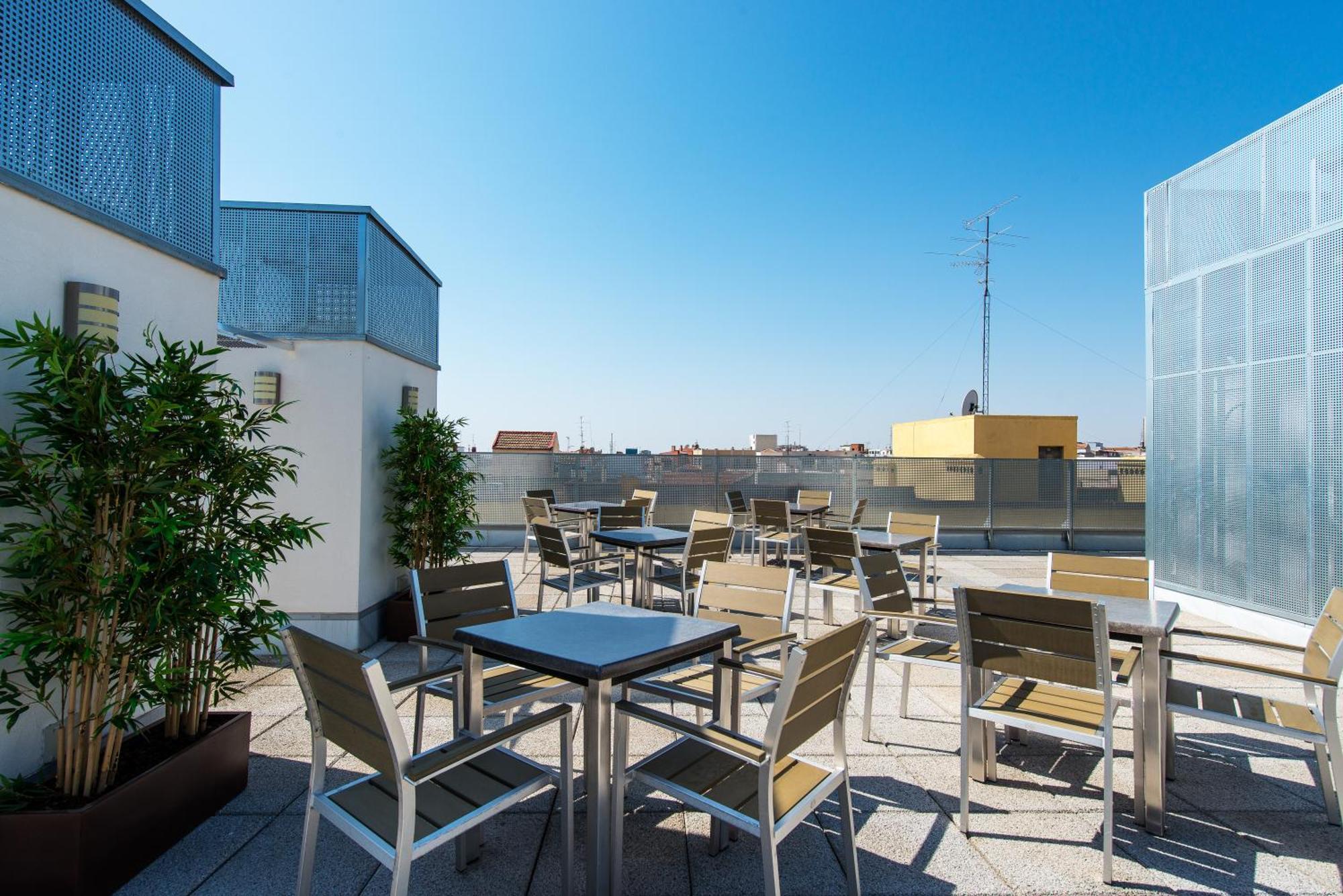 Neomagna Madrid Hotel Kültér fotó