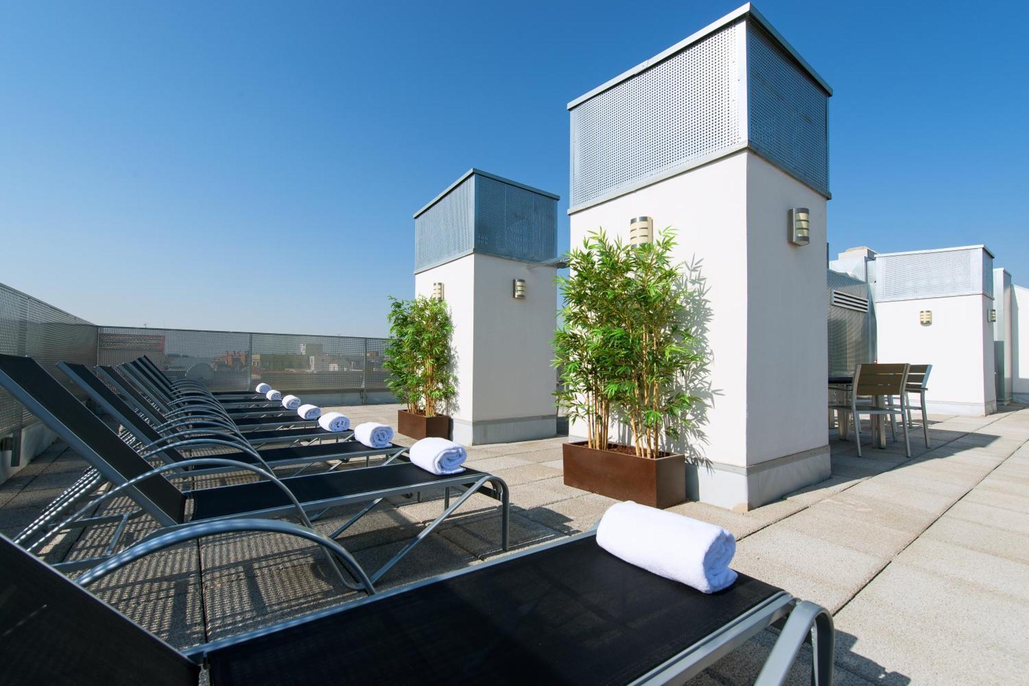 Neomagna Madrid Hotel Kültér fotó