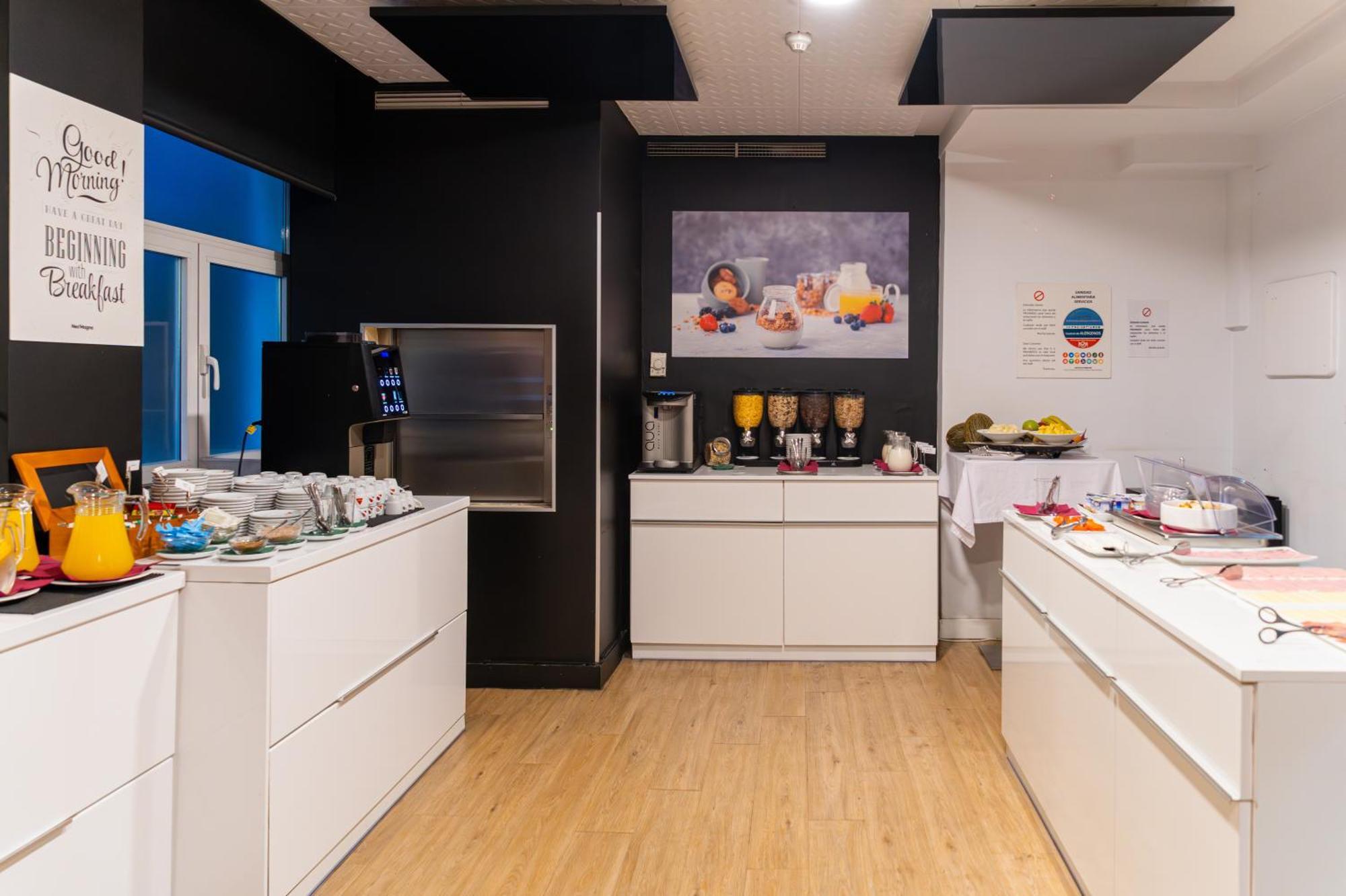 Neomagna Madrid Hotel Kültér fotó