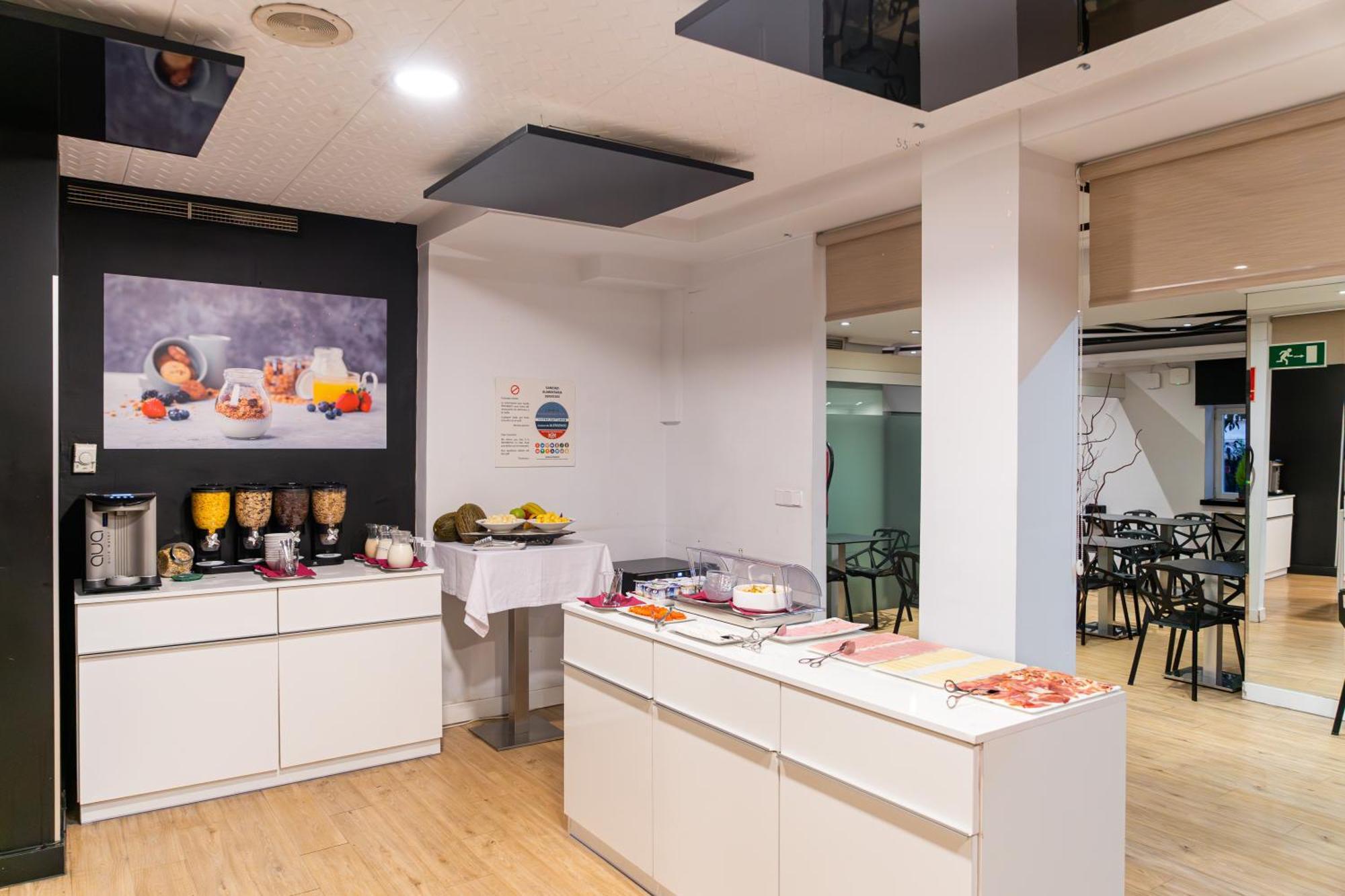 Neomagna Madrid Hotel Kültér fotó