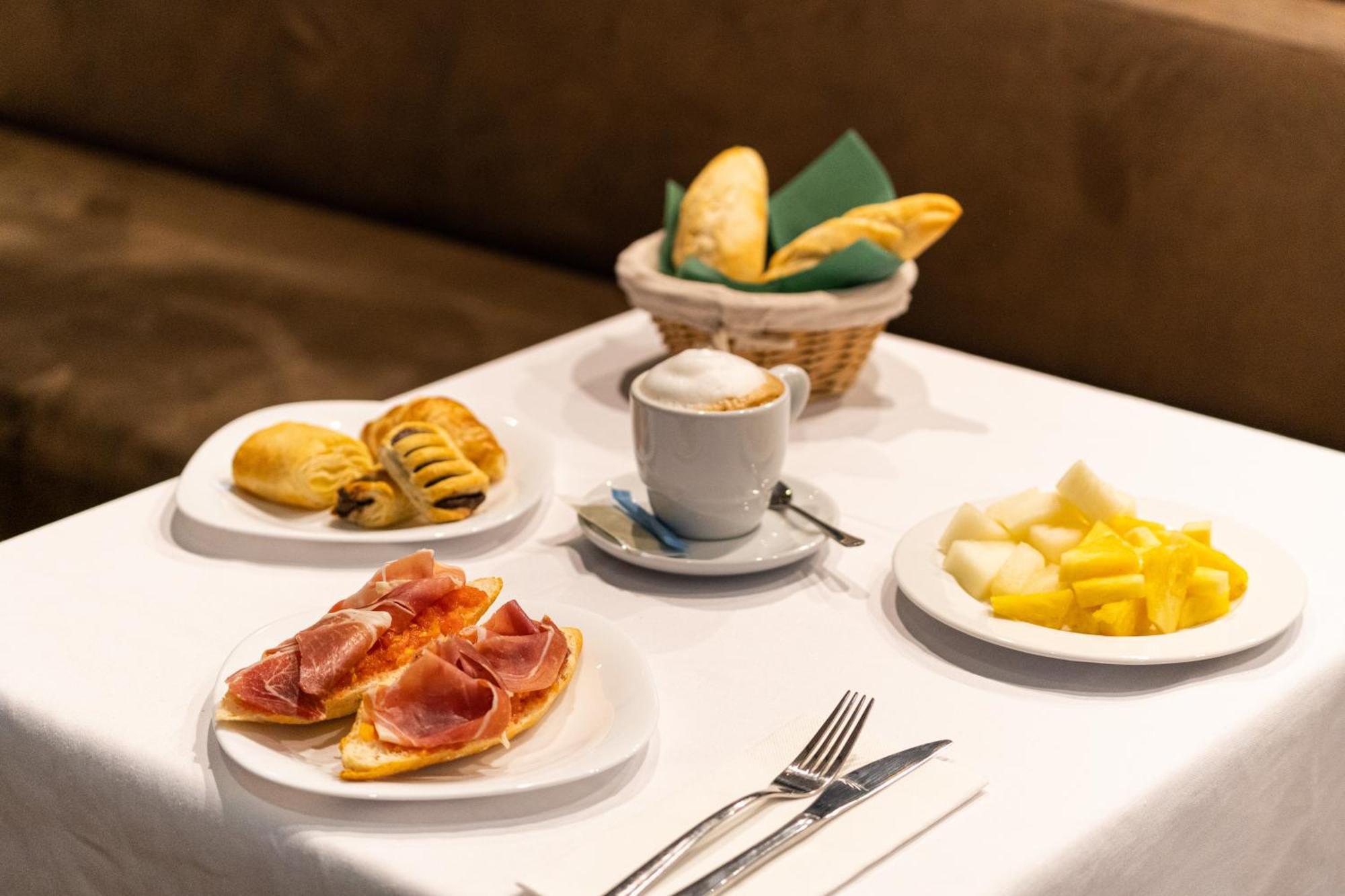 Neomagna Madrid Hotel Kültér fotó